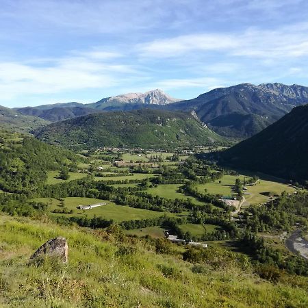 Apartamentos Tuara Castejón de Sos Exteriör bild